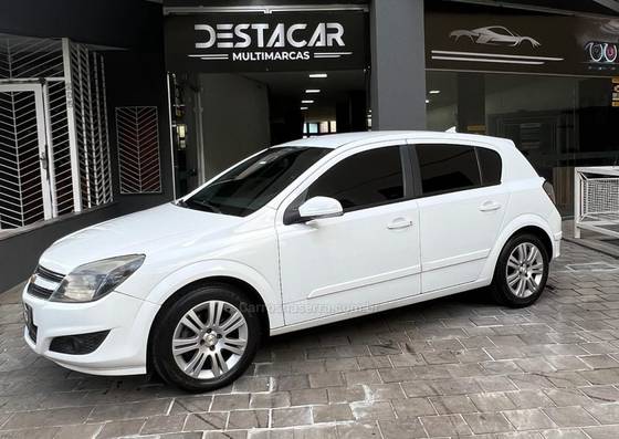 CHEVROLET VECTRA 2.0 MPFI GT HATCH 8V FLEX 4P MANUAL CHEVROLET VECTRA 2.0 MPFI GT HATCH 8V FLEX 4P MANUAL